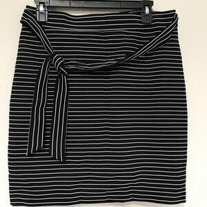 Loft Skirt Women's  Size MP Black White Striped Pull On Stretch Pencil Knee